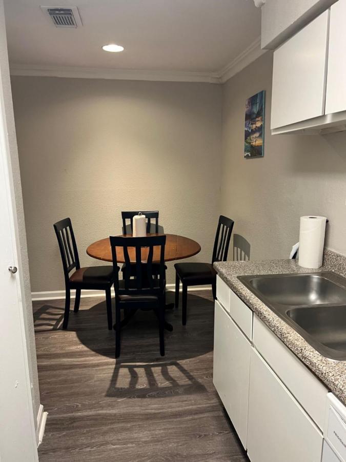 Beautiful 1-Bedroom Townhome With Nice Amenities Х'юстон Екстер'єр фото