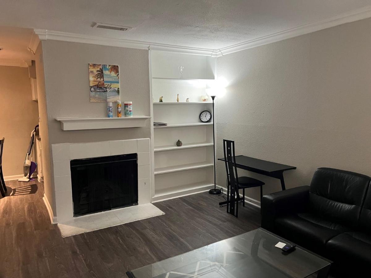 Beautiful 1-Bedroom Townhome With Nice Amenities Х'юстон Екстер'єр фото